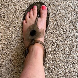 Stylish Women's Sandals with Floral Accent